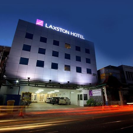 Laxston Hotel Yogyakarta Bagian luar foto